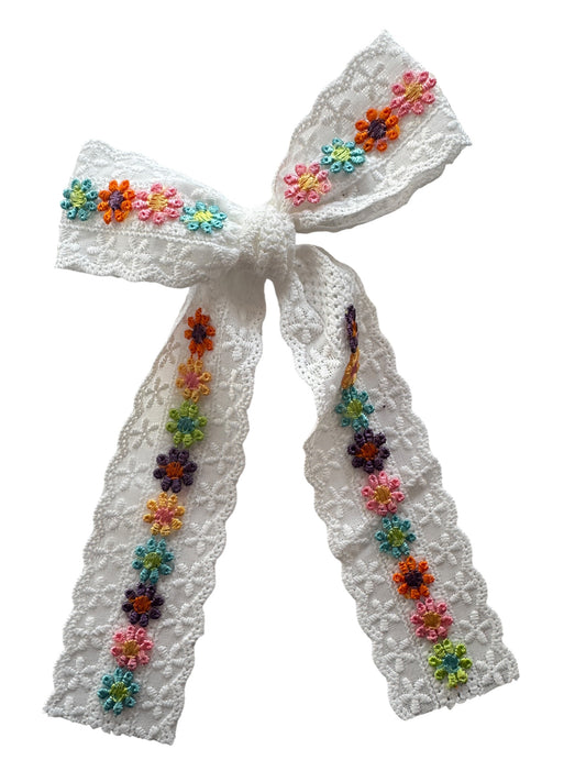 White Daisy Lace Hair Bows for Girls – Floral Embroidered Bows with Alligator Clip