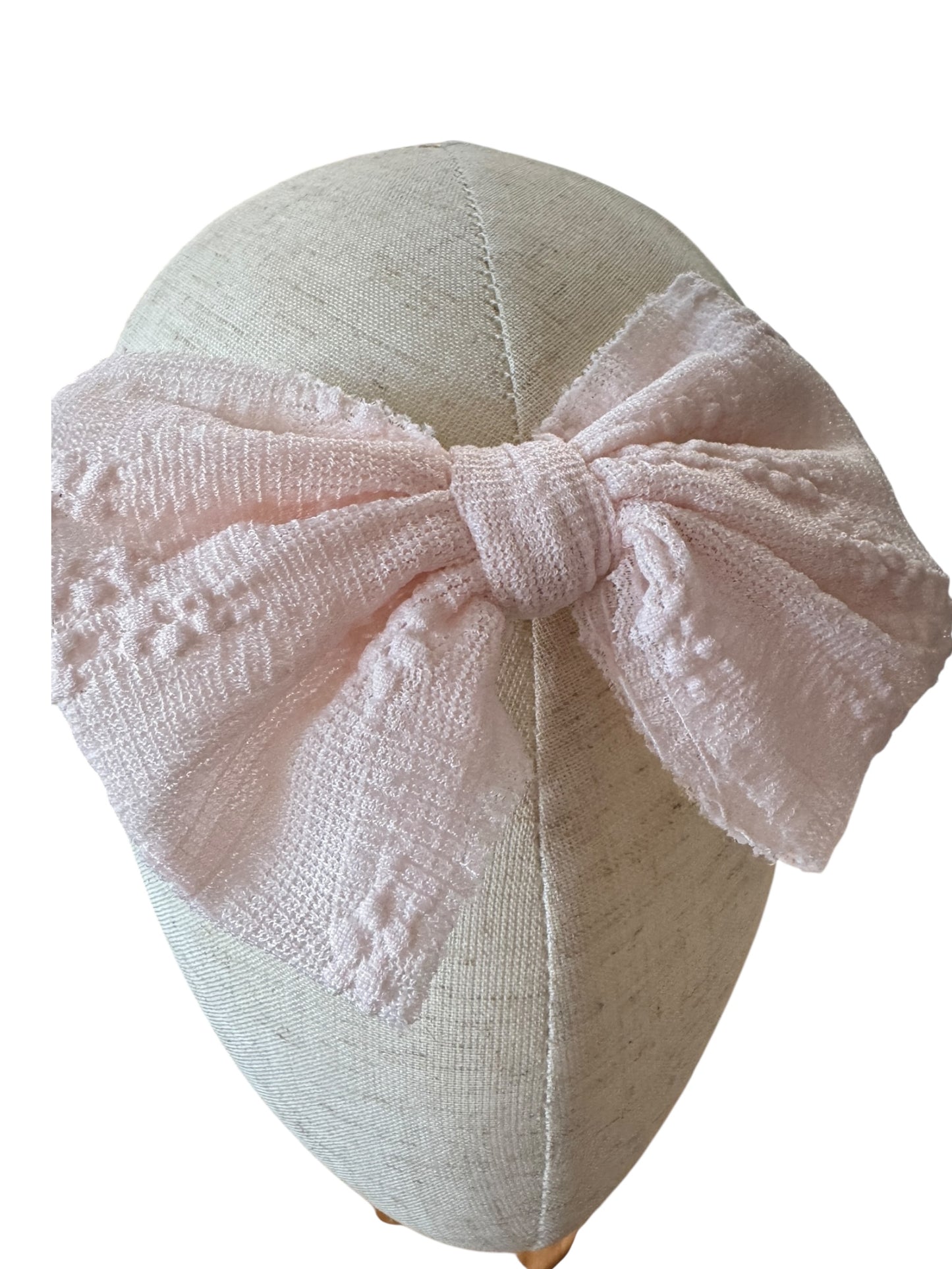 Babyheadband with a pink bow on a white background