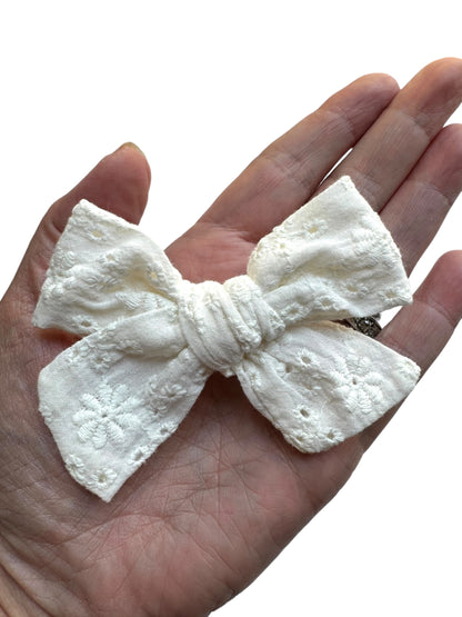 *White Embroidered Lace Bows