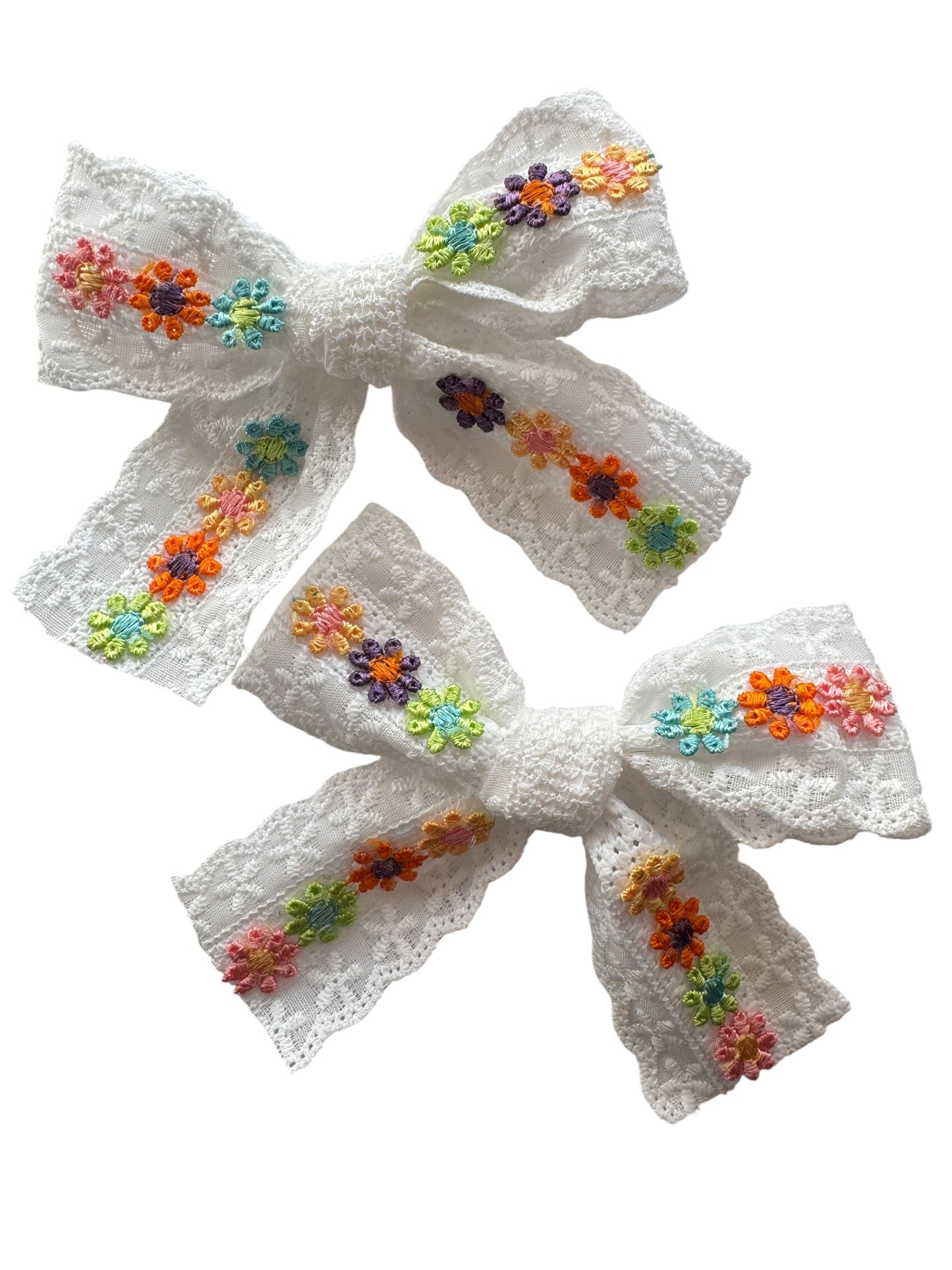 White Daisy Lace Hair Bows for Girls – Floral Embroidered Bows with Alligator Clip